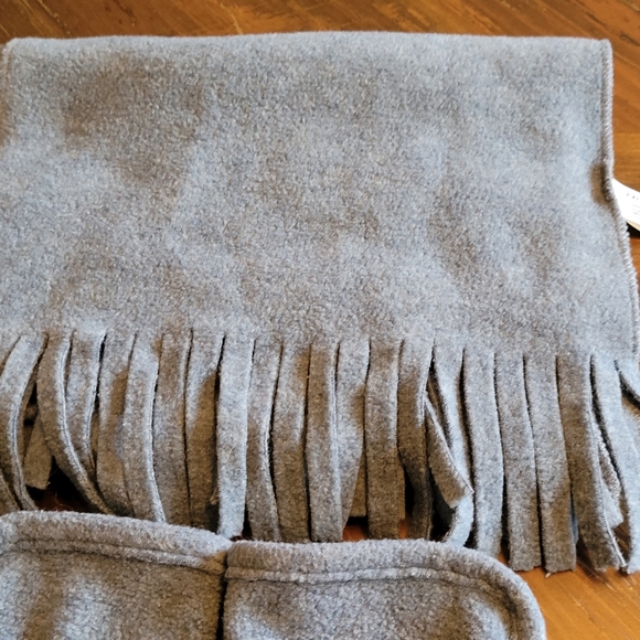 St. John's Bay Gloves & Scarf Set | Fingerless Gloves | Gloves & Scarf Set | EUC - Picture 4 of 14